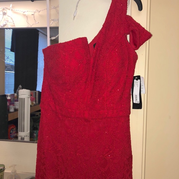 Betsy & Adam Lace One Shoulder Gown Size 6 Red - Picture 3 of 7